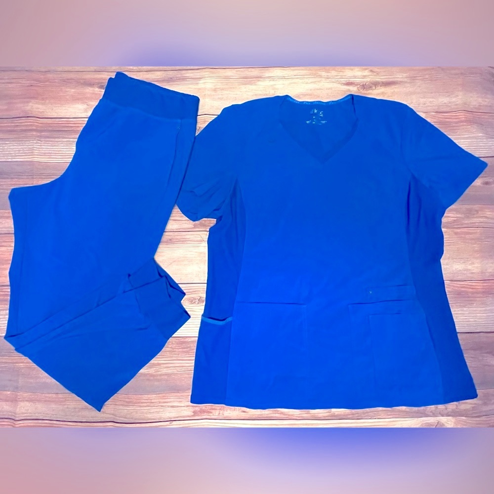 Women’s XL Cherokee iFlex scrub top and jogger pant